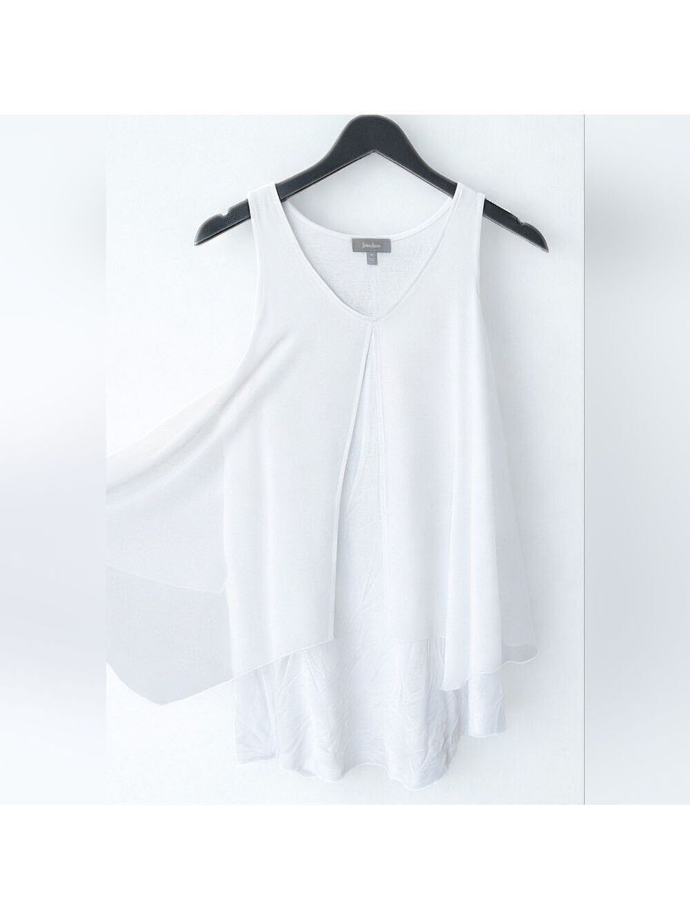 Neiman Marcus White Sleeveless Blouse
